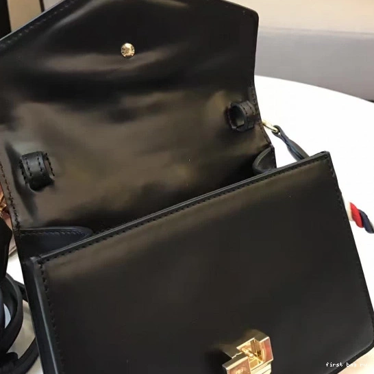 First bag ru Gucci Sylvie 0805